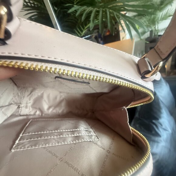 Michael Kors Small Crossbody 🔥 - Picture 7 of 7